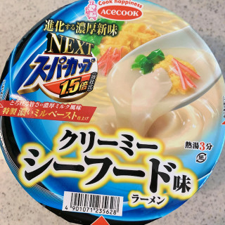 「エースコック スーパーカップ1.5倍 NEXT クリーミーシーフード味ラーメン カップ107g」のクチコミ画像 by めりけんさん