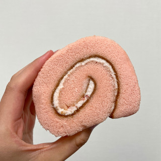 「ファミリーマート あまおういちごのロールケーキ」のクチコミ画像 by apricotさん