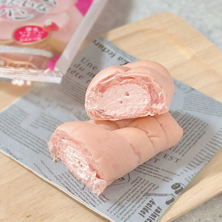 「ミニストップ MINISTOP CAFE ソフトクリームみたいなパン 練乳いちごのクリーム あまおう苺」のクチコミ画像 by るぅさんPさん