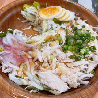 「セブン-イレブン たんぱく質が摂れる 蒸し鶏サラダ」のクチコミ画像 by ぺりちゃんさん