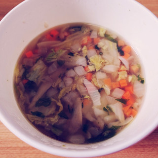 「ローソン 蒸し鶏と5種野菜の和風スープ 1つ」のクチコミ画像 by KAoooRIさん