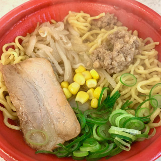 「ファミリーマート ファミマル 北海道仕込みの厳選味噌 濃厚味噌ラーメン」のクチコミ画像 by めりけんさん