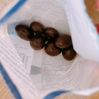 「ブルックサイド ダークチョコレート アサイー＆ブルーベリー 袋200g」のクチコミ画像 by ぺりちゃんさん