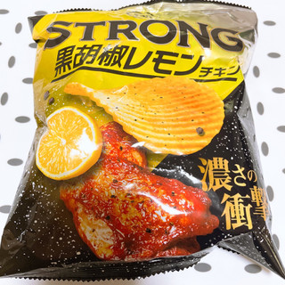 「湖池屋 STRONG ポテトチップス 黒胡椒レモンチキン 袋56g」のクチコミ画像 by ぺりちゃんさん