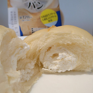 「ミニストップ MINISTOP CAFE ソフトクリームみたいなパン」のクチコミ画像 by レビュアーさん