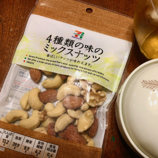 「セブンプレミアム 4種類の味のミックスナッツ 袋72g」のクチコミ画像 by めりけんさん