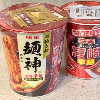 「明星食品 麺神 宮崎辛麺 濃香激辛醤油 カップ94g」のクチコミ画像 by めりけんさん