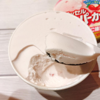 「明治 エッセル スーパーカップ いちご練乳味 カップ200ml」のクチコミ画像 by ice-tokkoさん