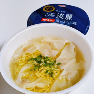 「明星食品 The淡麗 麺や金時監修 塩わんたん麺 カップ94g」のクチコミ画像 by ミヌゥさん