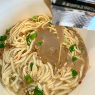 「エースコック タテ型 飲み干す一杯 贅沢担担麺 カップ103g」のクチコミ画像 by めりけんさん