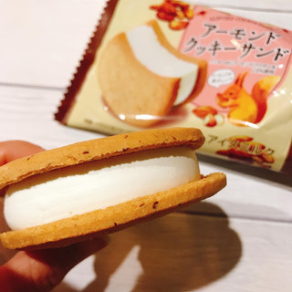 「森永 アーモンドクッキーサンド 袋75ml」のクチコミ画像 by ice-tokkoさん