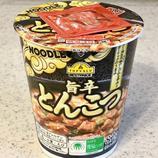 「トップバリュ 辛みのきいた濃厚とんこつスープ NOODLE 旨辛とんこつ 82g」のクチコミ画像 by めりけんさん