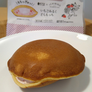 「ローソン Uchi Café×ICHIBIKO いちごみるくどらもっち」のクチコミ画像 by レビュアーさん
