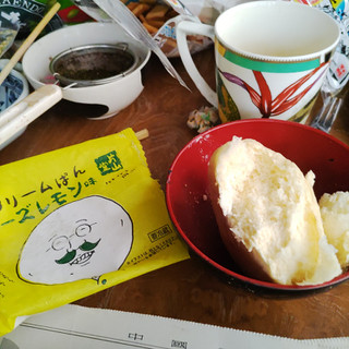 「清水屋食品 生クリームパン チーズレモン 1個」のクチコミ画像 by 久やんさん