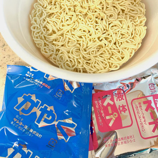 「サンヨー食品 大和イチロウおすすめ！ 赤龍ラーメンどんぶり 辛子みそ味 カップ88g」のクチコミ画像 by めりけんさん