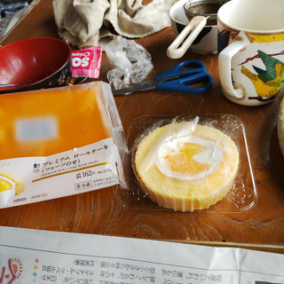 「ローソン Uchi Cafe’ プレミアムロールケーキ フルーツのせ 1個」のクチコミ画像 by 久やんさん
