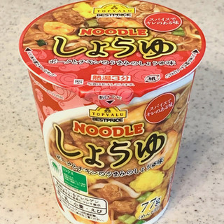 「トップバリュ ベストプライス スパイスでキレのある味 NOODLE しょうゆ カップ77g」のクチコミ画像 by めりけんさん