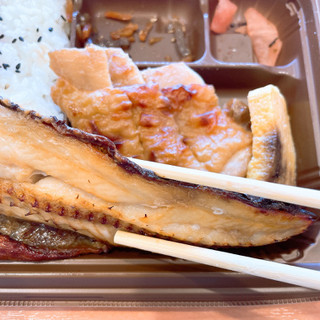 「セブン-イレブン たんぱく質が摂れる ほっけの一夜干し弁当」のクチコミ画像 by ぺりちゃんさん