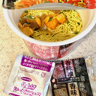 「エースコック スーパーカップ豚キムチラーメンが転生したら焼そばになった カップ106g」のクチコミ画像 by めりけんさん