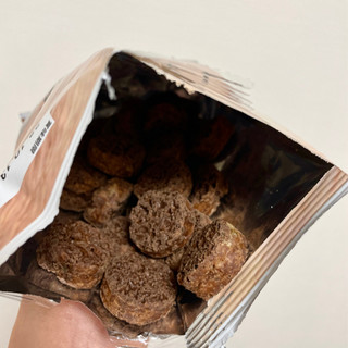 「セブンプレミアム サクサク食感のしっとりチョコ 袋84g」のクチコミ画像 by apricotさん
