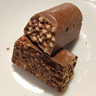 「ドン・キホーテ 情熱価格 プロテインクランチチョコレート Protein Bar 250g（個包装込み）」のクチコミ画像 by レビュアーさん
