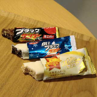 「有楽製菓 ブラックサンダー ホワイトサンダー 8袋入」のクチコミ画像 by レビュアーさん