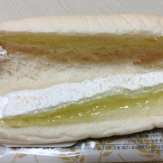 「Pasco 国産小麦の白いコッペパン メロンジャム＆ホイップ 袋1個」のクチコミ画像 by こつめかわうそさん