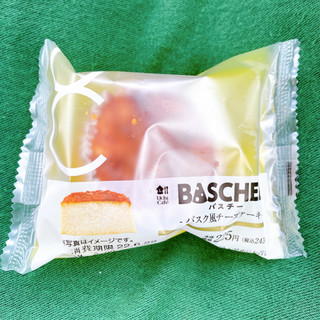 「ローソン Uchi Cafe’ バスチー バスク風チーズケーキ」のクチコミ画像 by ぺりちゃんさん