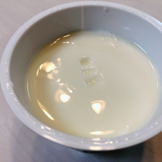 「雪印メグミルク アジア茶房 濃厚とろける杏仁豆腐 カップ140g」のクチコミ画像 by こつめかわうそさん