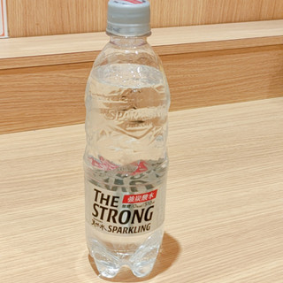 「サントリー THE STRONG 天然水スパークリング ペット510ml」のクチコミ画像 by ミヌゥさん