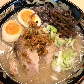 「鹿児島ラーメン豚とろ 豚とろ 半熟煮玉子入り豚とろラーメン 1杯」のクチコミ画像 by めりけんさん