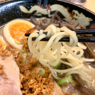 「鹿児島ラーメン豚とろ 豚とろ 半熟煮玉子入り豚とろラーメン 1杯」のクチコミ画像 by めりけんさん