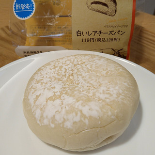 「ファミリーマート ファミマ・ベーカリー 白いレアチーズパン」のクチコミ画像 by レビュアーさん