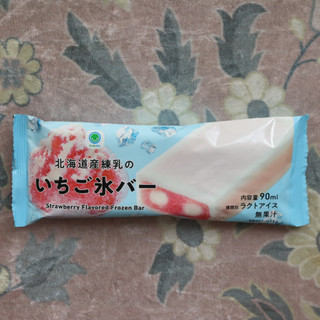 「ファミリーマート FamilyMart collection 北海道産練乳のいちご氷バー」のクチコミ画像 by Yulikaさん