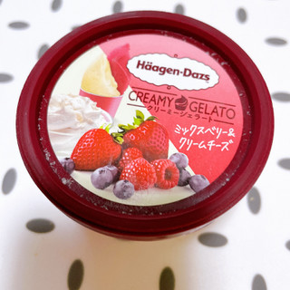 「ハーゲンダッツ ミニカップ CREAMY GELATO ミックスベリー＆クリームチーズ カップ110ml」のクチコミ画像 by ぺりちゃんさん