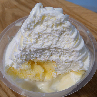 「セブン-イレブン たっぷりクリームのミルクプリンケーキ」のクチコミ画像 by レビュアーさん