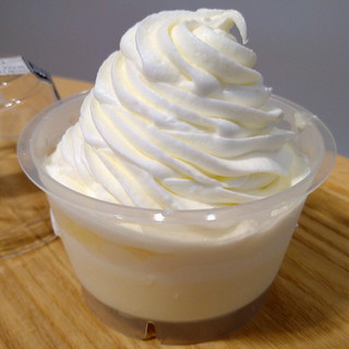 「セブン-イレブン たっぷりクリームのミルクプリンケーキ」のクチコミ画像 by レビュアーさん