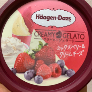 「ハーゲンダッツ ミニカップ CREAMY GELATO ミックスベリー＆クリームチーズ カップ110ml」のクチコミ画像 by ごりりさん