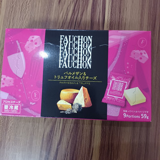 「FAUCHON パルメザン＆トリュフオイル入りチーズ 箱9個」のクチコミ画像 by 鉄腕子さん