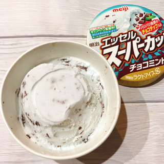 「明治 エッセル スーパーカップ チョコミント カップ200ml」のクチコミ画像 by ice-tokkoさん