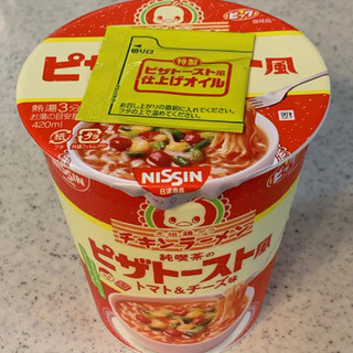 「日清食品 チキンラーメンビッグカップ 純喫茶のピザトースト風 トマト＆チーズ味 カップ91g」のクチコミ画像 by めりけんさん