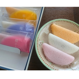 「徳重製菓とらや 霧や櫻や 創作生かるかん 詰め合わせ6個入り」のクチコミ画像 by Yuka_Riiさん