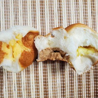 「ヤマザキ 2色パン さつまいもクリームとマロンクリーム 袋1個」のクチコミ画像 by レビュアーさん