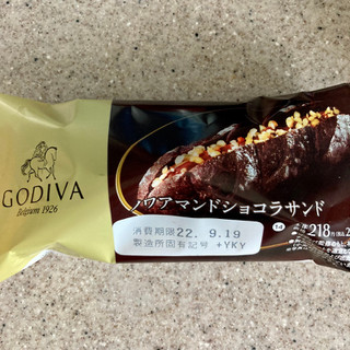 「ローソン GODIVA ノワアマンドショコラサンド」のクチコミ画像 by AuVieuxさん