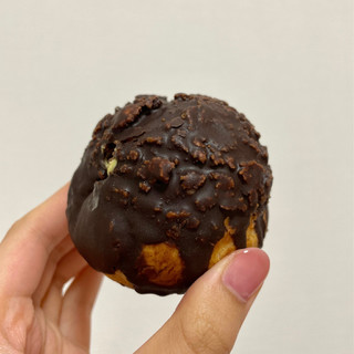 「ファミリーマート ファミマスイーツ チョコクッキーシュー」のクチコミ画像 by apricotさん