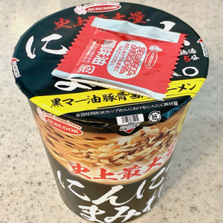 「エースコック にんにくまみれ。黒マー油豚骨醤油ラーメン カップ89g」のクチコミ画像 by めりけんさん