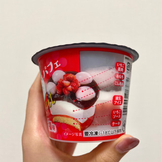 「井村屋 やわもちアイス パフェ いちご大福味 カップ110ml」のクチコミ画像 by apricotさん