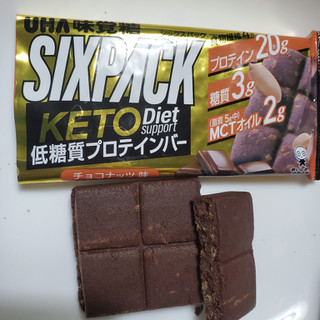 「UHA味覚糖 SIXPACK KETODietサポート プロテイバー チョコナッツ味 袋40g」のクチコミ画像 by レビュアーさん