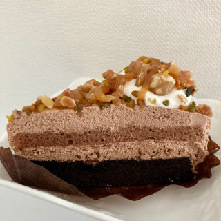 「スターバックス ナッツ＆キャラメルのチョコレートケーキ」のクチコミ画像 by AuVieuxさん