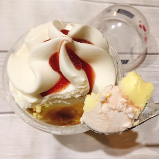 「赤城 パフェデザート いちごのチーズケーキ カップ300ml」のクチコミ画像 by ice-tokkoさん
